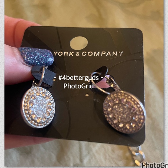 Bundle Set New York & Company Silver Sparkly Shimmery Necklace & Earring O/S - Picture 3 of 12